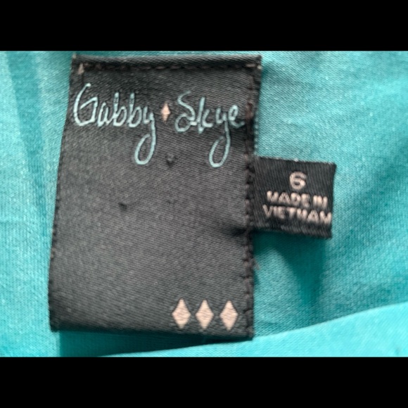 Beautiful, airy dress with hummingbird pattern. - Picture 5 of 6